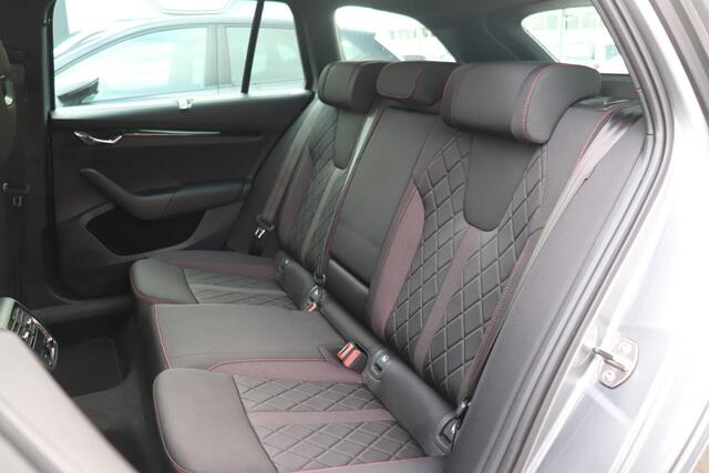 Skoda OCTAVIA Combi 1.4 TSI RS iV PHEV 245pk | Trekhaak | Adaptieve cruise control | Stoelverwarming voor & achter | Elektr. achterklep |