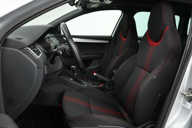 Skoda OCTAVIA 1.5 TSI Sport | Panoramadak | Stoelverwarming | Full LED | Sportstoelen | Carplay | Navigatie | PDC | Climate control