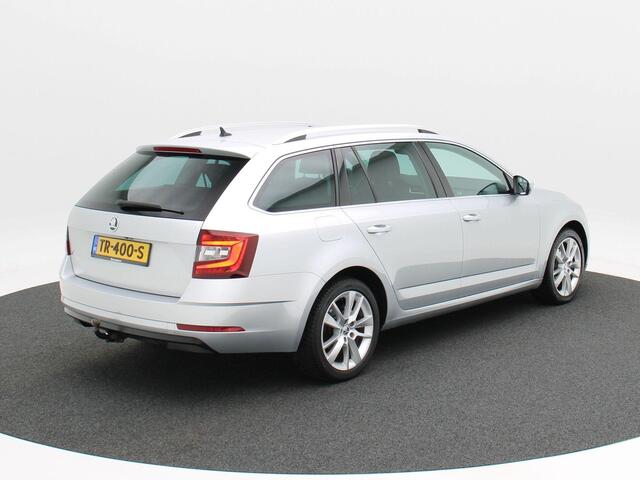 Skoda OCTAVIA Combi 1.6 TDi 115 Pk Automaat Clever Edition | Cruise Control | Stoelverwarming | Camera | CarPlay | Navigatie | Trekhaak | 17 Inch