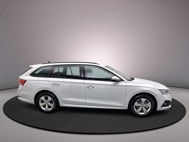 Skoda OCTAVIA Combi Business Edition 1.0 TSI 110pk Trekhaak, Navigatie, Elektrische achterklep, Stoelverwarming, Airco, DAB, Radio, Parkeersensoren, LED koplampen