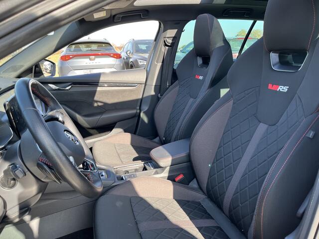 Skoda OCTAVIA Combi 1.4 TSI RS iV PHEV / AUTOMAAT/ PANO/ KEYLESS/ HEAD-UP DISPLAY/ DAB RADIO/ NAVI/ RIJ-MODI/ SMARTLINK/ PARK. SENSOREN/ CLIMA/ 18" LMV/ CRUISE CONTROL