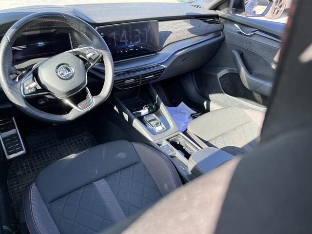 Skoda OCTAVIA Combi 1.4 TSI RS iV PHEV / AUTOMAAT/ PANO/ KEYLESS/ HEAD-UP DISPLAY/ DAB RADIO/ NAVI/ RIJ-MODI/ SMARTLINK/ PARK. SENSOREN/ CLIMA/ 18" LMV/ CRUISE CONTROL
