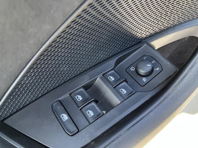 Skoda OCTAVIA Combi 1.4 TSI RS iV PHEV / AUTOMAAT/ PANO/ KEYLESS/ HEAD-UP DISPLAY/ DAB RADIO/ NAVI/ RIJ-MODI/ SMARTLINK/ PARK. SENSOREN/ CLIMA/ 18" LMV/ CRUISE CONTROL