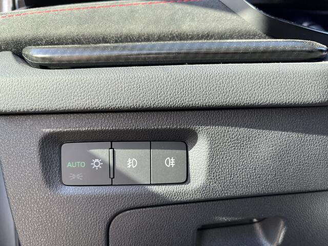 Skoda OCTAVIA Combi 1.4 TSI RS iV PHEV / AUTOMAAT/ PANO/ KEYLESS/ HEAD-UP DISPLAY/ DAB RADIO/ NAVI/ RIJ-MODI/ SMARTLINK/ PARK. SENSOREN/ CLIMA/ 18" LMV/ CRUISE CONTROL