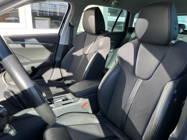 Skoda OCTAVIA Combi 1.4 TSI iV PHEV Style / AUTOMAAT/ 18" LMV/ ADAPT. CRUISE/ SMARTLINK/ NAVI/ PARK. SENSOREN + CAMERA/ DAB/ STOEL-STUUR VERWARM/