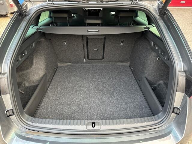 Skoda OCTAVIA 1.5 TSI MHEV 150PK SPORTLINE TREKHAAK/E-KLEP/CAMERA/ACC/NAVI