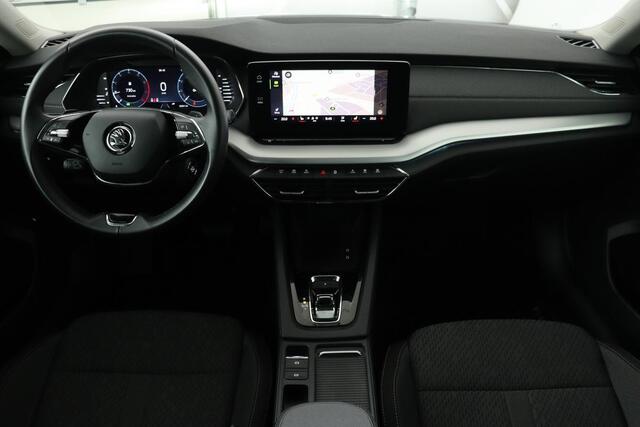 Skoda OCTAVIA 1.0 e-TSI Business Edition Plus | Stoelverwarming | Trekhaak | Camera | Adaptive cruise | Memory | Carplay | Side Assist | Full LED | Keyless | Park Assist | Navigatie
