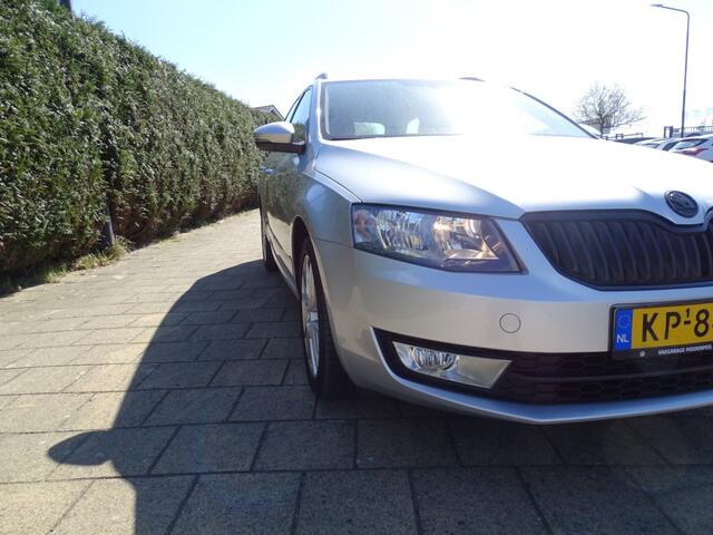 Skoda OCTAVIA 1.0 TSI GRT AMB. BNS-Blth-Media-Clima-Navi-Trkh-Pdc-Cruise