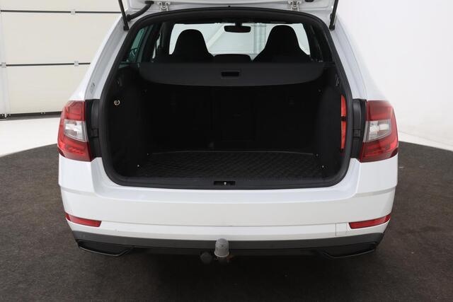 Skoda OCTAVIA 1.5 TSI Sport | Carplay | Sportstoelen | Trekhaak | Navigatie | DAB | Climate control | PDC | Cruise control | Sportstuur