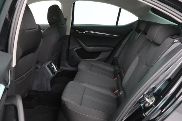 Skoda OCTAVIA 1.0 e-TSI Business Edition Plus | Stoelverwarming | Trekhaak | Adaptive cruise | Carplay | Full LED | Keyless | Sfeerverlichting