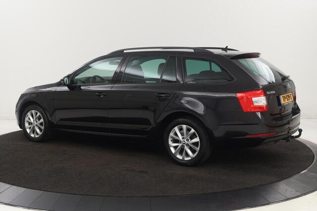 Skoda OCTAVIA 1.6 TDI Ambition | Trekhaak | Carplay | Navigatie | Climate control | PDC | Cruise control | Getint glas