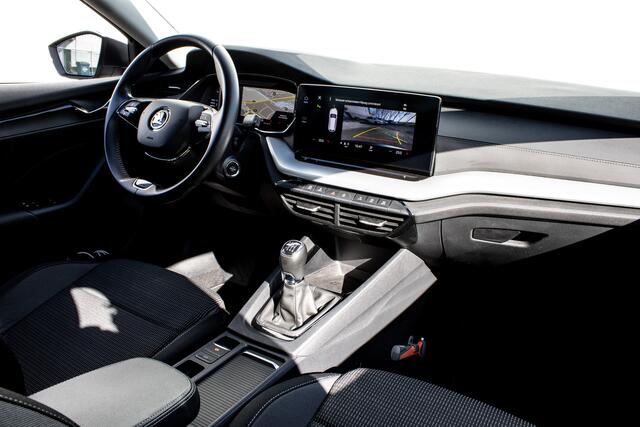 Skoda OCTAVIA Combi 1.0 TSI Business Edition Camera/ Navigatie/ Carplay/ Climate control/ Cruise control/ Elektr. achterklep/ Dab