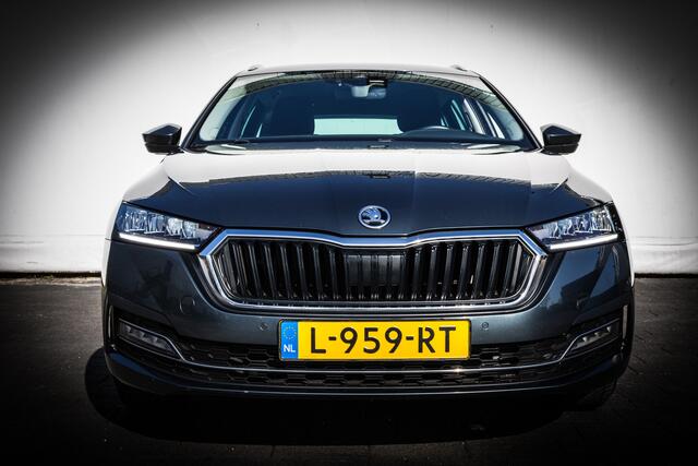 Skoda OCTAVIA Combi 1.0 TSI Business Edition Camera/ Navigatie/ Carplay/ Climate control/ Cruise control/ Elektr. achterklep/ Dab