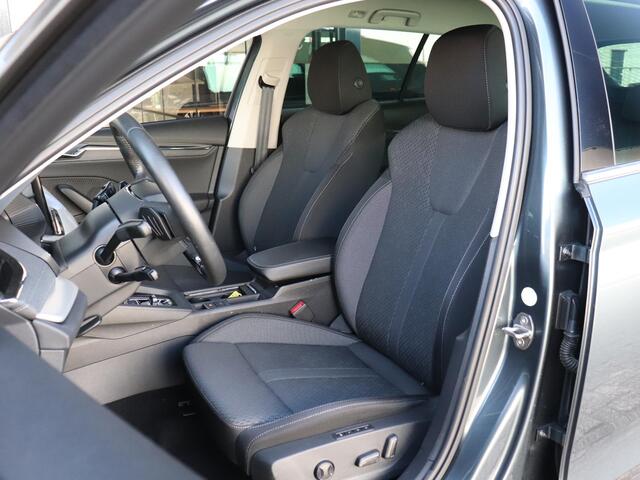 Skoda OCTAVIA Combi 1.4 TSI iV PHEV 204pk Business Edition Plus | Head-Up Display | Adaptieve cruise control | Achteruitrijcamera | Stoel- & stuurverwarming |