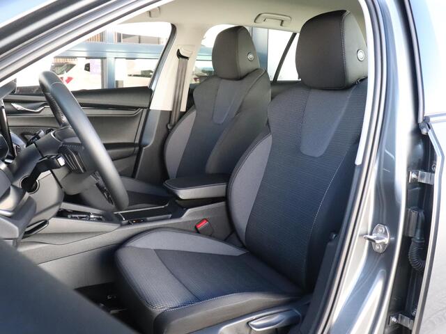 Skoda OCTAVIA Combi 1.4 TSI iV PHEV 204pk | Stoel -& Stuurverwarming | Apple Carplay/Android Auto | Parkeersensoren | Cruise control |