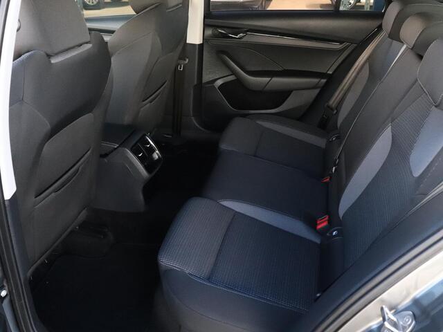 Skoda OCTAVIA Combi 1.4 TSI iV PHEV 204pk | Stoel -& Stuurverwarming | Apple Carplay/Android Auto | Parkeersensoren | Cruise control |