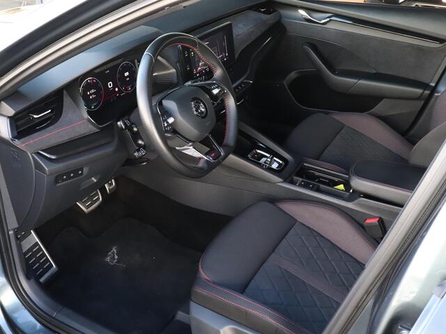 Skoda OCTAVIA Combi 1.4 TSI RS iV PHEV 245pk | Head-Up Display | CANTON audio | Achteruitrijcamera | Elektrische achterklep | Adaptieve Cruise Control |