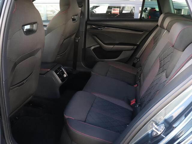 Skoda OCTAVIA Combi 1.4 TSI RS iV PHEV 245pk | Head-Up Display | CANTON audio | Achteruitrijcamera | Elektrische achterklep | Adaptieve Cruise Control |