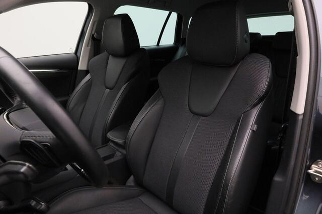 Skoda OCTAVIA Combi 1.4 TSI 204 pk DSG iV PHEV Business Edition Plus | Matrix LED | Geheugenstoelen | Head-up display | Stoel-/achterbankverwarming | Leder/stof
