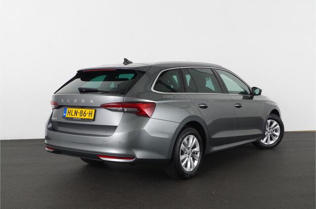 Skoda OCTAVIA Combi 1.5 TSI MHEV Business Edition > Adapt. cruise/Winter-pakket/sfeerverlichting/Graphite Grey...