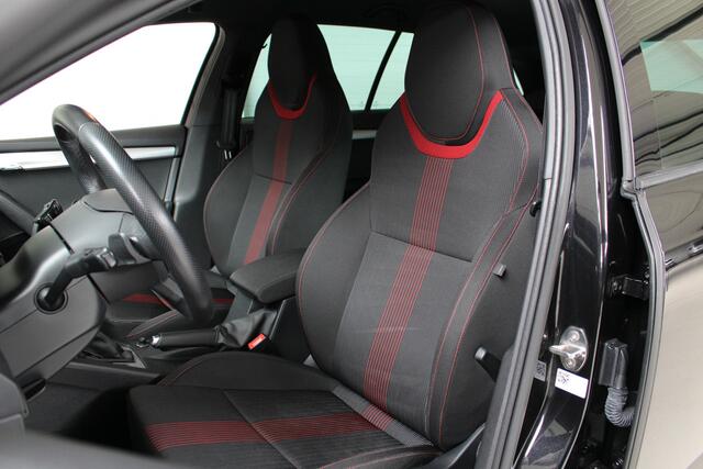 Skoda OCTAVIA Combi 1.5 TSI DSG Greentech Sport Business Navigatie | 18" Velgen | Led |