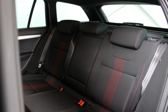 Skoda OCTAVIA Combi 1.5 TSI DSG Greentech Sport Business Navigatie | 18" Velgen | Led |