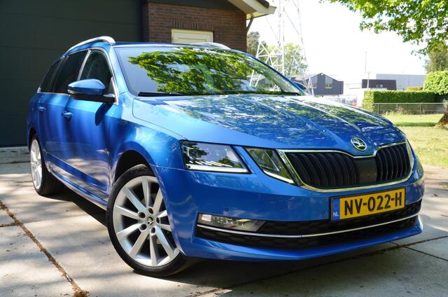 Skoda OCTAVIA Combi 1.0 TSI Greentech Style Business Automaat/Groot-Navigatie/Led/Pdc/Ecc/Trekhaak/Halfleer-alcantara/Panoramadak/Stoelverwarming/Achteruitrijcamera/Privacy-Glass/18-Inch Lmv