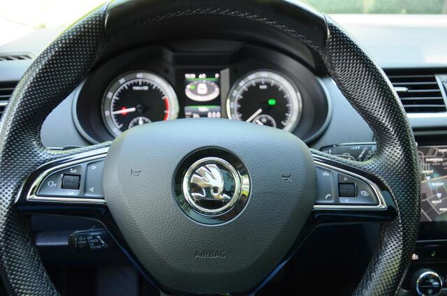 Skoda OCTAVIA Combi 1.0 TSI Greentech Style Business Automaat/Groot-Navigatie/Led/Pdc/Ecc/Trekhaak/Halfleer-alcantara/Panoramadak/Stoelverwarming/Achteruitrijcamera/Privacy-Glass/18-Inch Lmv