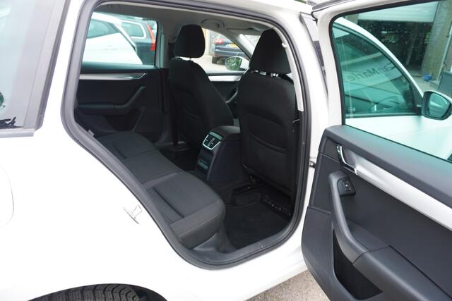 Skoda OCTAVIA Combi 1.0 TSI Greentech Business Edition CRUISE NAVI CARPLAY CLIMA
