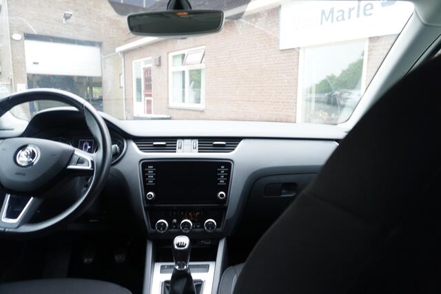 Skoda OCTAVIA Combi 1.0 TSI Greentech Business Edition CRUISE NAVI CARPLAY CLIMA