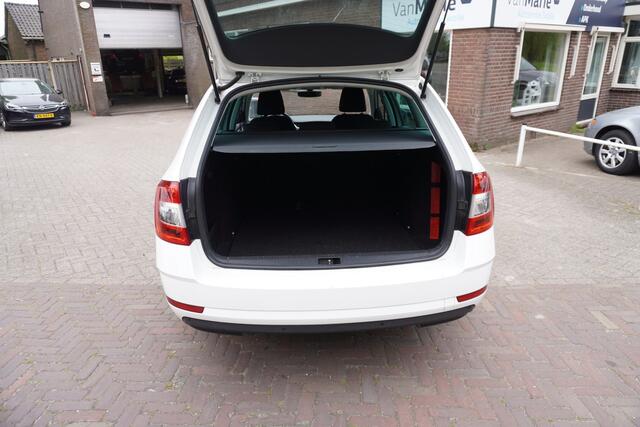 Skoda OCTAVIA Combi 1.0 TSI Greentech Business Edition CRUISE NAVI CARPLAY CLIMA