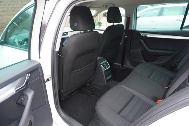 Skoda OCTAVIA Combi 1.0 TSI Greentech Business Edition CRUISE NAVI CARPLAY CLIMA