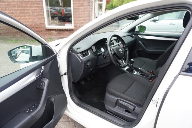 Skoda OCTAVIA Combi 1.0 TSI Greentech Business Edition CRUISE NAVI CARPLAY CLIMA
