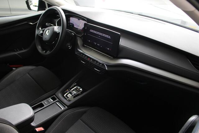Skoda OCTAVIA Combi 1.0 e-TSI MHEV Business Edition DSG Navigatie | lichtmetalen velgen | Parkeersensoren | El. achterklepbediening