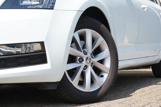 Skoda OCTAVIA Combi 1.0 TSI Greentech Ambition | TREKHAAK | HALF LEDER | STOELVERW. |