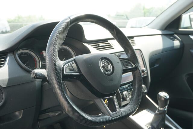 Skoda OCTAVIA Combi 1.0 TSI Greentech Ambition | TREKHAAK | HALF LEDER | STOELVERW. |