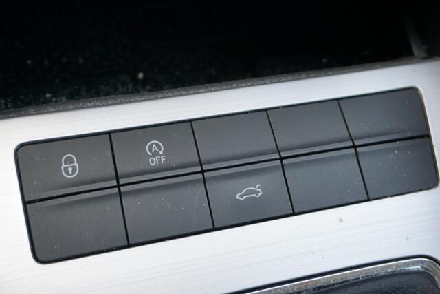 Skoda OCTAVIA Combi 1.0 TSI Greentech Ambition | TREKHAAK | HALF LEDER | STOELVERW. |