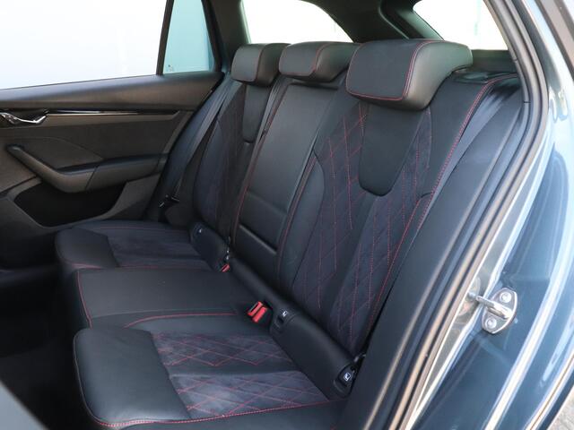 Skoda OCTAVIA Combi 1.4 TSI RS iV PHEV 245pk | Panoramadak | Canton Audio | Head-up Display | Elek. Verst. voorstoelen | Stoelverwarming voor en achter | DCC | Achteruitrijcamera |