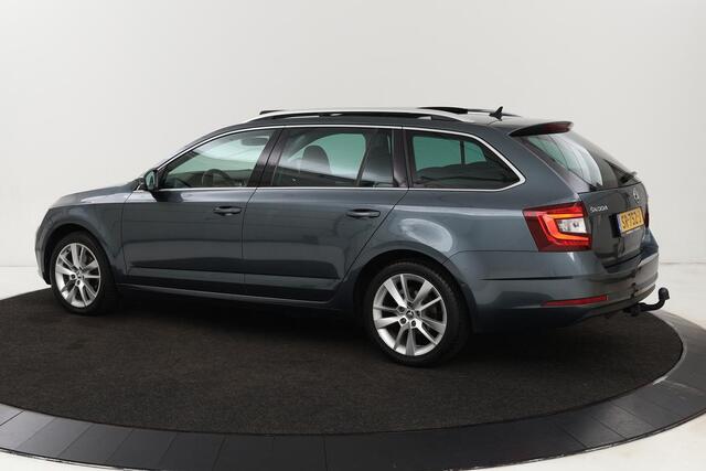 Skoda OCTAVIA 1.0 TSI Style | Panoramadak | Stoelverwarming | Adaptive cruise | Trekhaak | Carplay | Climate control | Sportstoelen
