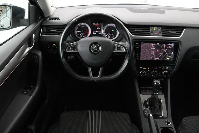 Skoda OCTAVIA 1.0 TSI Style | Panoramadak | Stoelverwarming | Adaptive cruise | Trekhaak | Carplay | Climate control | Sportstoelen