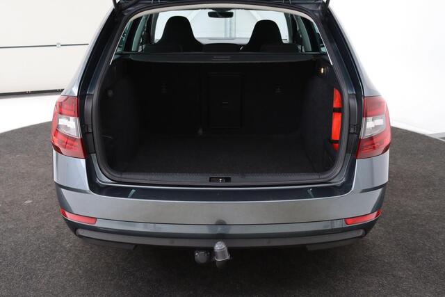 Skoda OCTAVIA 1.0 TSI Style | Panoramadak | Stoelverwarming | Adaptive cruise | Trekhaak | Carplay | Climate control | Sportstoelen