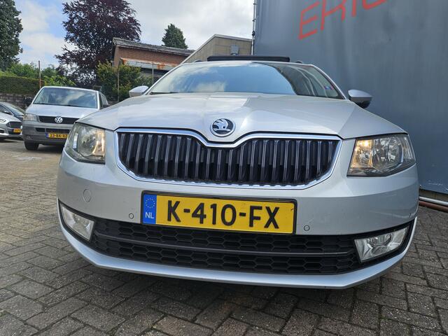 Skoda OCTAVIA 1.2 TSI Greentech Active NAV PDC TEL LEER PANODAK