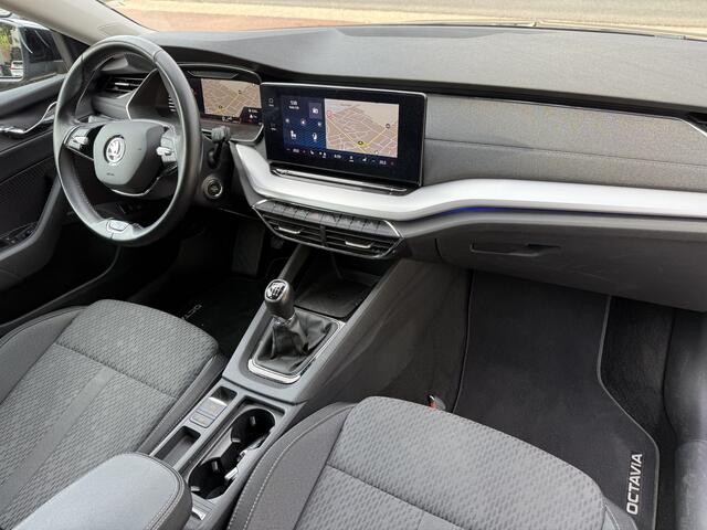Skoda OCTAVIA Combi 110pk TSi Business Edition+ Camera | 18inch | Navi & CarPlay