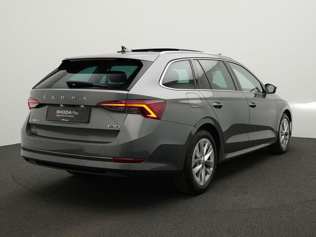 Skoda OCTAVIA Combi 1.5 TSI 150 pk DSG Greentech Style | Panoramadak | Geheugenstoel | Head-up display | Adaptief onderstel | Stoel-/achterbankverwarming