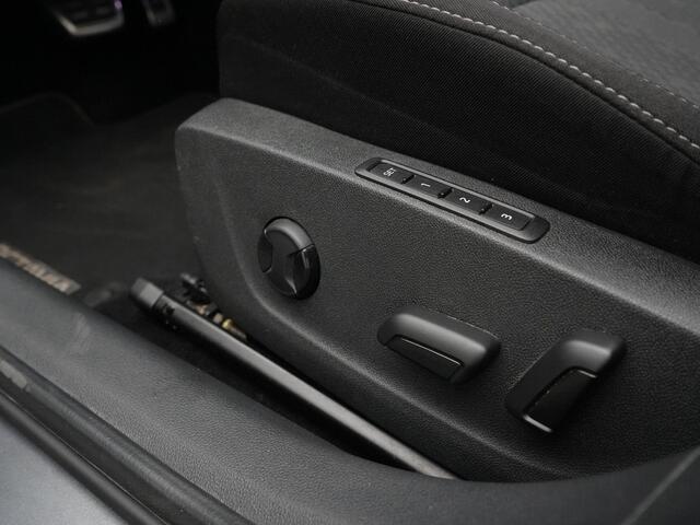Skoda OCTAVIA Combi 1.5 TSI 150 pk DSG Greentech Style | Panoramadak | Geheugenstoel | Head-up display | Adaptief onderstel | Stoel-/achterbankverwarming