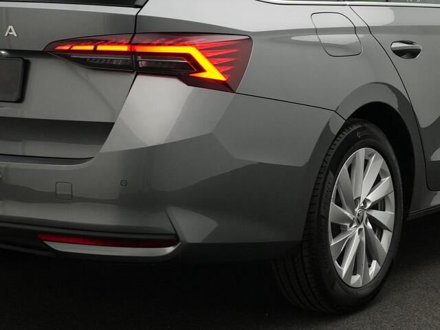 Skoda OCTAVIA Combi 1.5 TSI 150 pk DSG MHEV Business Edition | Matrix LED | Leder/alcantara | Navigatie | Achteruitrijcamera | Adaptive Cruise