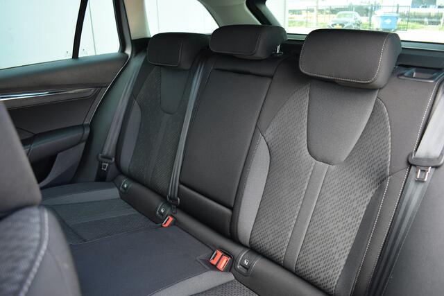 Skoda OCTAVIA Combi 1.5 TSI First Edition | Apple CarPlay | Stoelverw. | Virtual | Camera