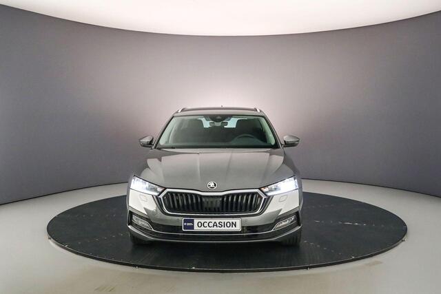 Skoda OCTAVIA Combi Business Edition 1.0 eTSI 110pk DSG Automaat Trekhaak, Cruise control, Achteruitrijcamera, Navigatie, Parkeersensoren, LED verlichting, Stoelverwarming