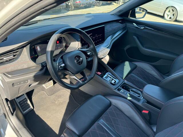 Skoda OCTAVIA Combi 1.4 TSI RS iV PHEV Business virtual cockpit, camera, sportstoelen