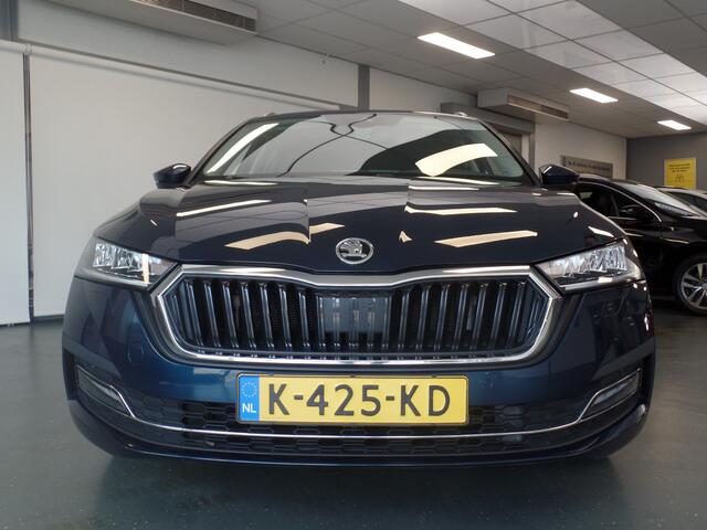 Skoda OCTAVIA Combi 1.0 TSI Business Edition Plus, Lm velgen 17'', Clima controle, Cruise controle, Xenon, Navigatie, Stoelverwarming V/A, Stuurverwarming, Wegklapbare trekhaak, Elek achterklep, Achteruitrijcamera, Full options!!, Nw type!! Bovag afleverpakket 695,-